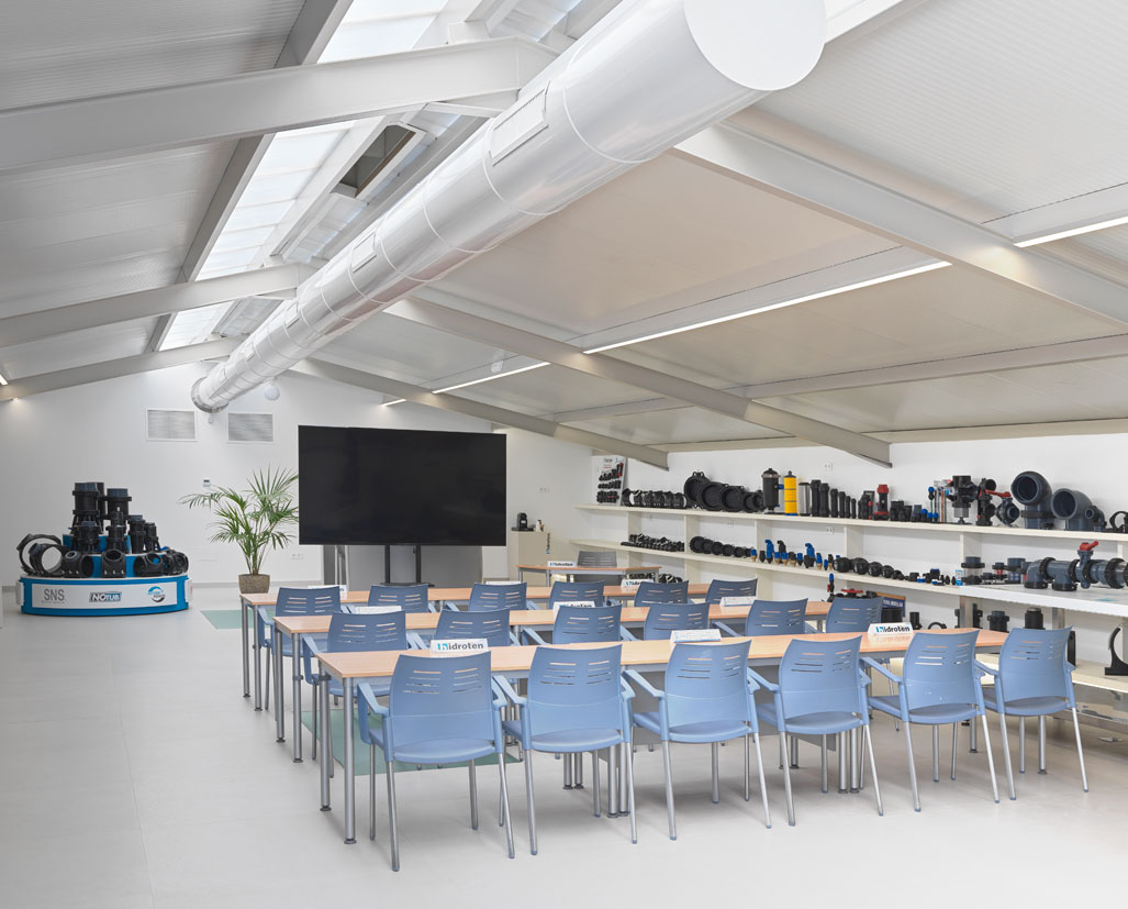 Mise en service du Showroom dynamique sur une surface de plus de 450 m2 avec 250 m2 supplémentaires d’exposition de produits.